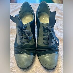 Restricted brand Gray and Black Lace Up heels oxfords women size 10